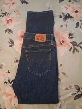 Levi's Classic Straight Women's Size 8 Dark Wash